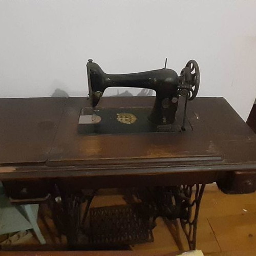 Ραπτομηχανή SNGER μεταχειρισμένη με έπιπλο αυθεντική