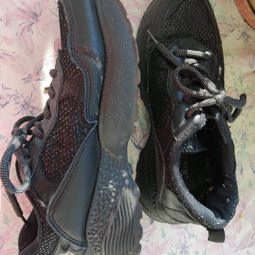 Black sneakers with rhinestones like new, size 39