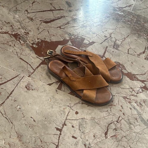 Tamaris women's brown leather sandals like new, size 42