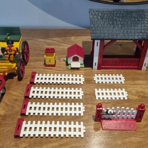Playmobil carriage like new with small fence break