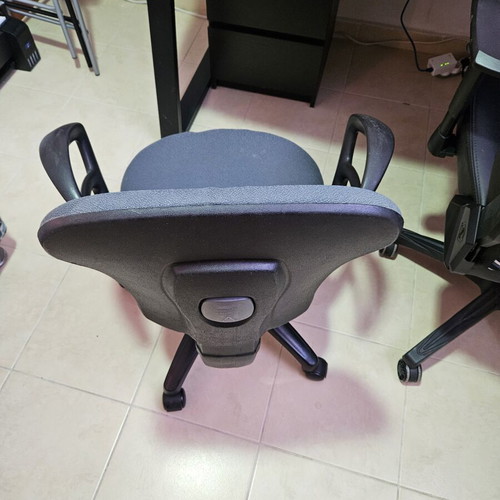 Office swivel chair used with wheels