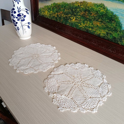 Round beige doilies, 2 pieces, 24 cm, handmade, like new