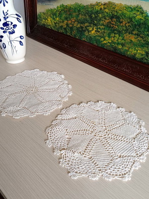 Round beige doilies, 2 pieces, 24 cm, handmade, like new