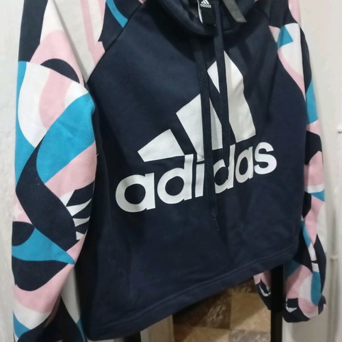 Crop Adidas sweatshirt size S like new, black and white