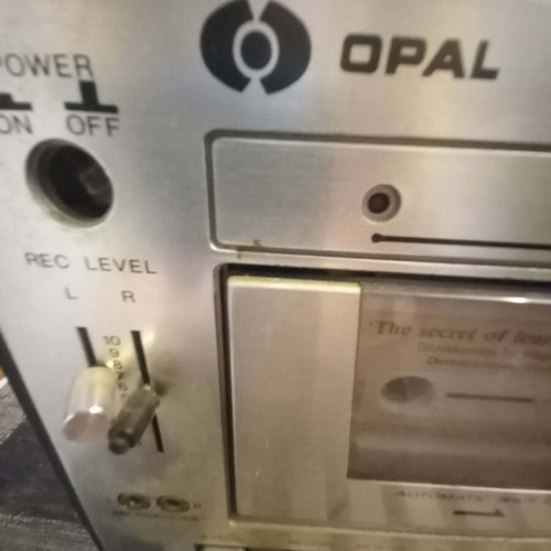 Opal radio cassette player with speakers from the 80s like new