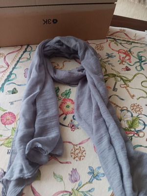 Women's scarf like new, gray