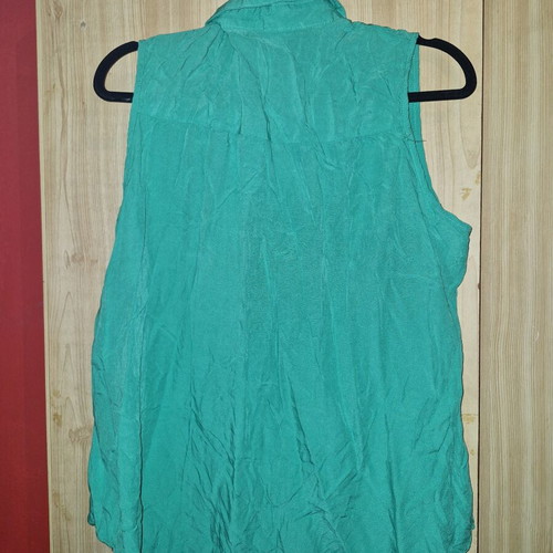 Shirt green size L new with front pocket