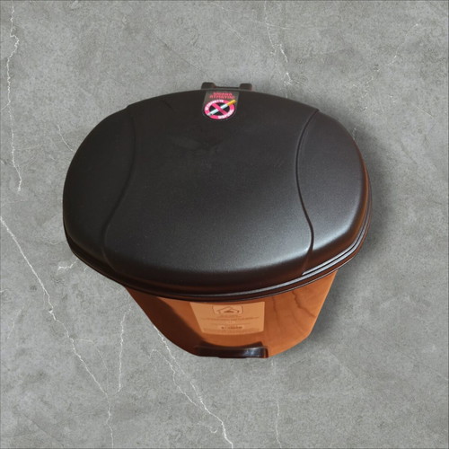 Trash bin plastic 7 liters new, bathroom