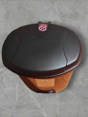 Trash bin plastic 7 liters new, bathroom
