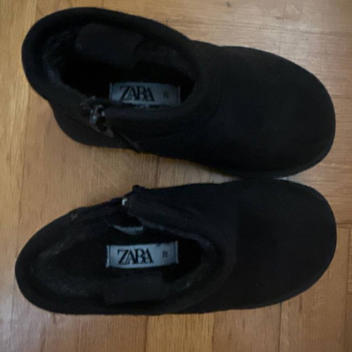 Zara Ugg baby shoes size 22, synthetic fur