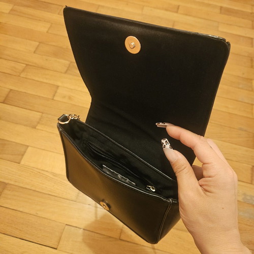 H&M shoulder bag black used with metal chain and snake detail
