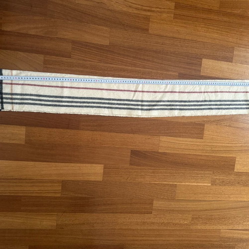 Authentic Burberry scarf like new, 50% cashmere and 50% wool