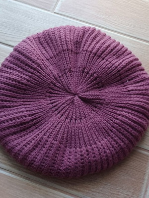Women's knitted beret like new, purple, size M