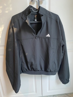 Adidas μαύρη ελαφριά μπλούζα μέγεθος Small σαν καινούργιο με φερμουάρ στον γιακά