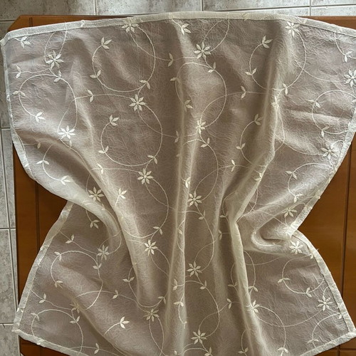 Tablecloth like new 78 x 78 cm