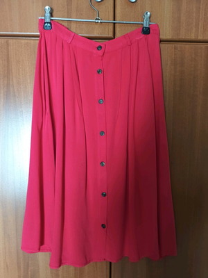 Skirt with buttons red like new, size M 38 10