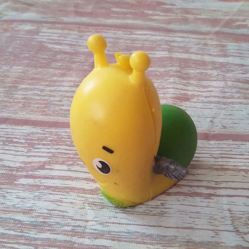 Hatchimals snail figure with purple garden wings