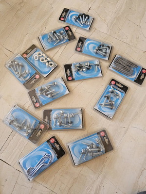 Various screws new, pack of 13 pieces