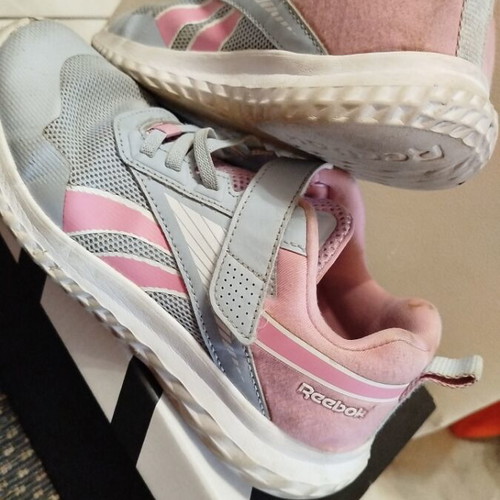 Reebok athletic shoes No 34 used, blue and pink