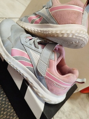 Αθλητικά παπούτσια Reebok No 34 μεταχειρισμένα, μπλε και ροζ