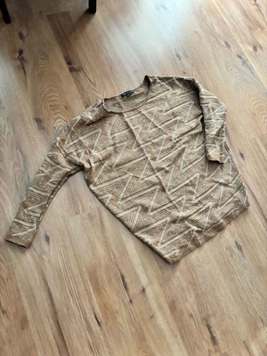 Beige pullover with golden threads size S/M like new