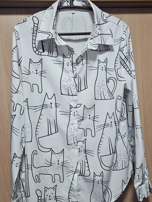 Shirt with Cat Pattern like new, size M, black and white