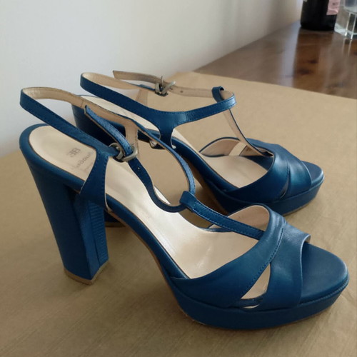 Vavoulas blue leather sandals like new, size 39, high heels