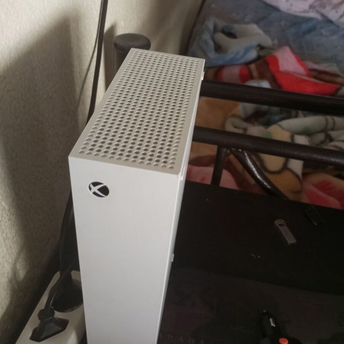 Xbox Series S 512 GB σαν καινούργιο με άριστο χειριστήριο