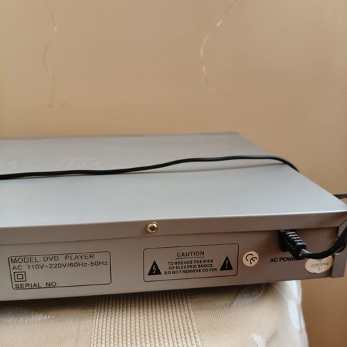 Crown DVD Player DVD-2818 like new, silver, karaoke compatible