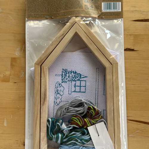 Cross-stitch embroidery set with wooden house-shaped frame new