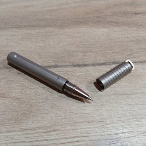 EDC Mini Titanium Pen like new with screw cap and keychain