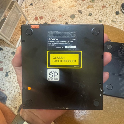 Sony Discman D-100 with battery pack used, missing play button