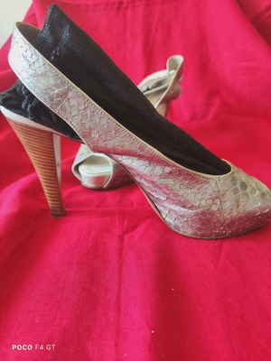 Silver Croco-Style Platform Sandals like new, size 39