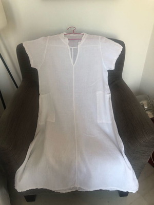 Linen white dress with pockets like new, one size