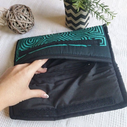 Handbag like new, black and turquoise with traditional Panama design