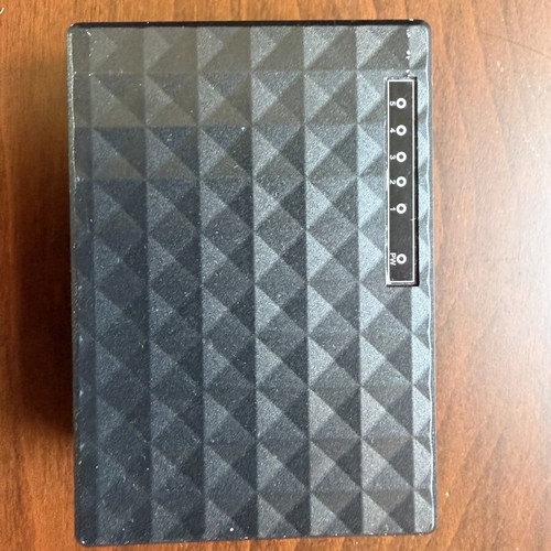 5-port Ethernet switch 10/100 Mbps