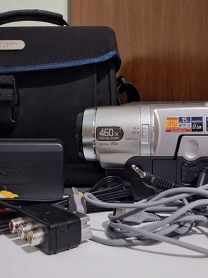 Sony Handycam Vision Hi8 video camera like new, complete set