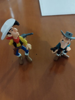 Lucky Luke figures like new, set of two with Lucky Luke and Joe Dalton