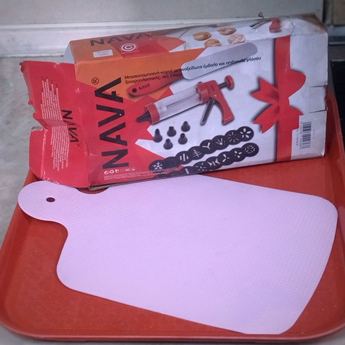 NAVA Misty Cookie Press Set like new with large tray and cutter