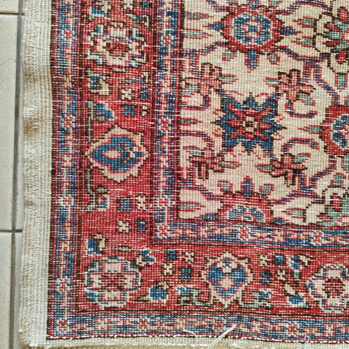Wool machine-made rug like new 1.50m x 2.50m