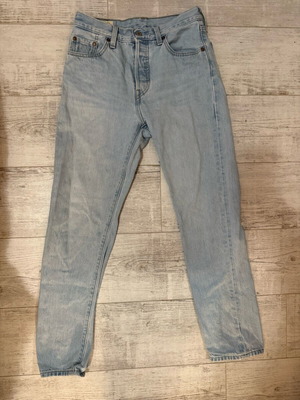 Γυναικεία τζιν Levi's σε μπλε χρώμα, σαν καινούργια, μέγεθος 34