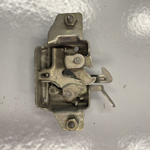 Renault Clio 3 bonnet lock