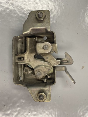 Renault Clio 3 bonnet lock