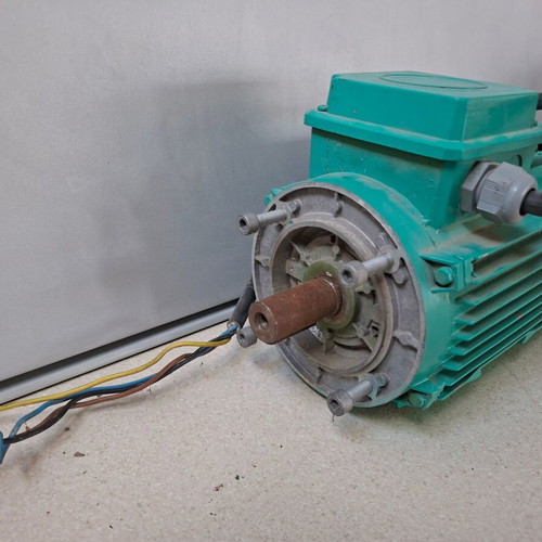 Three-phase electric motor MOT3-QU FC 90S2A-42 H 1.85kW like new