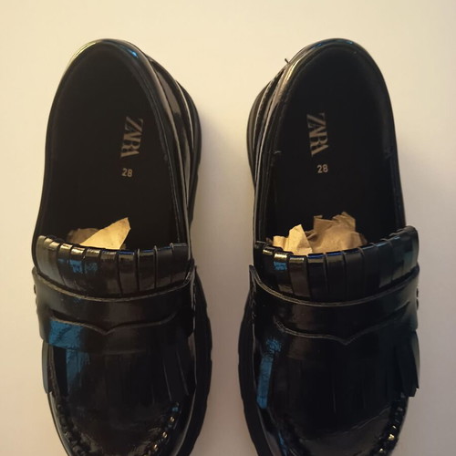 Black Zara school shoe No 28 like new