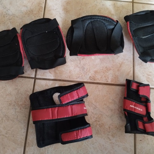 Knee pads set like new with elbow and wrist protection