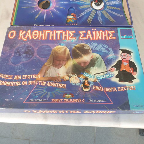 The Professor Saïnis board game used