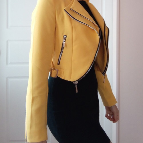 Spring jacket size 34 yellow like new with zipper details