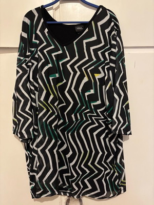Ulla Popken blouse dress like new with unique back and opening
