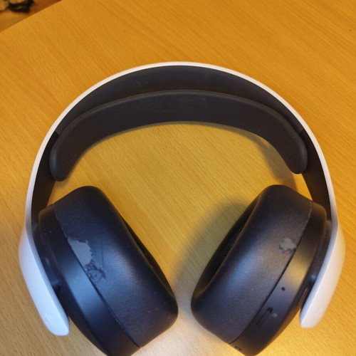 Sony PlayStation Pulse 3D Wireless Headset like new with box